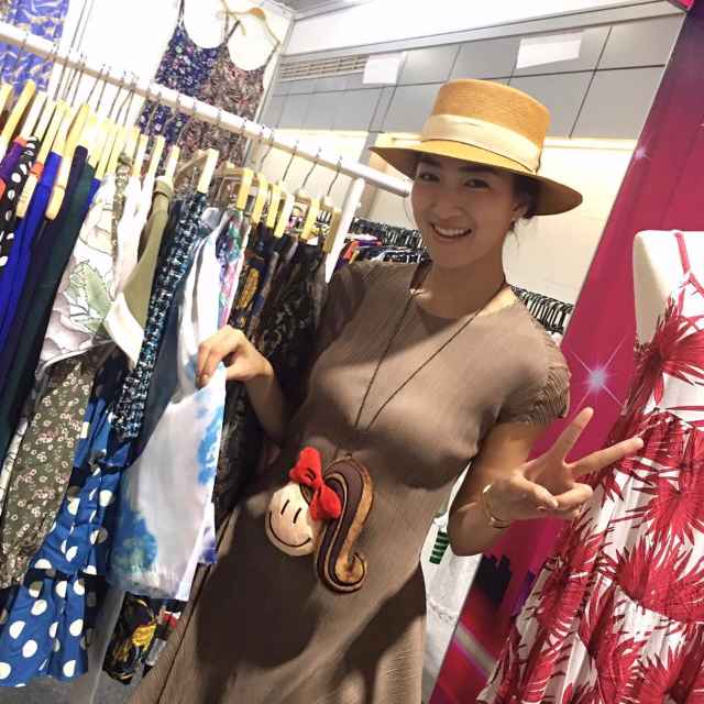แพนเค้ก เขมนิจ เป็นแม่ค้าขายเสื้อแบรนด์ตัวเองที่งาน thailand best shopping fair 2017